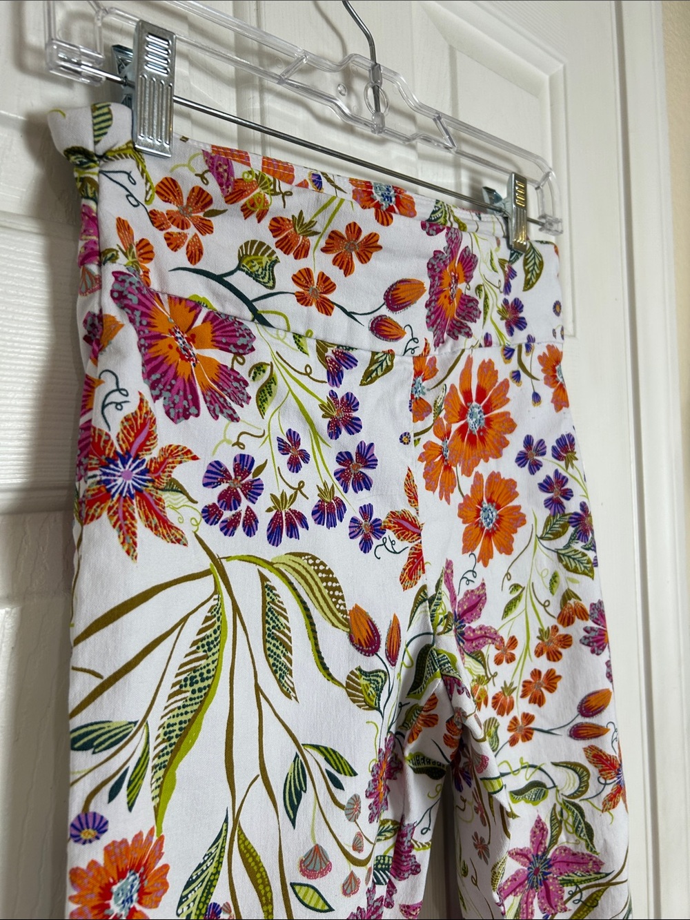 Attyre New York Floral Pull On Cropped Capri Pants Rhinestone Ladder Hem 8 - Picture 4 of 11